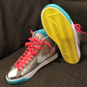 Nike WMNS Blazer Highs Freeze Queens